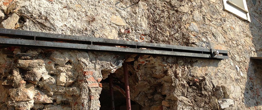 Particolare di edificio storico durante i lavori